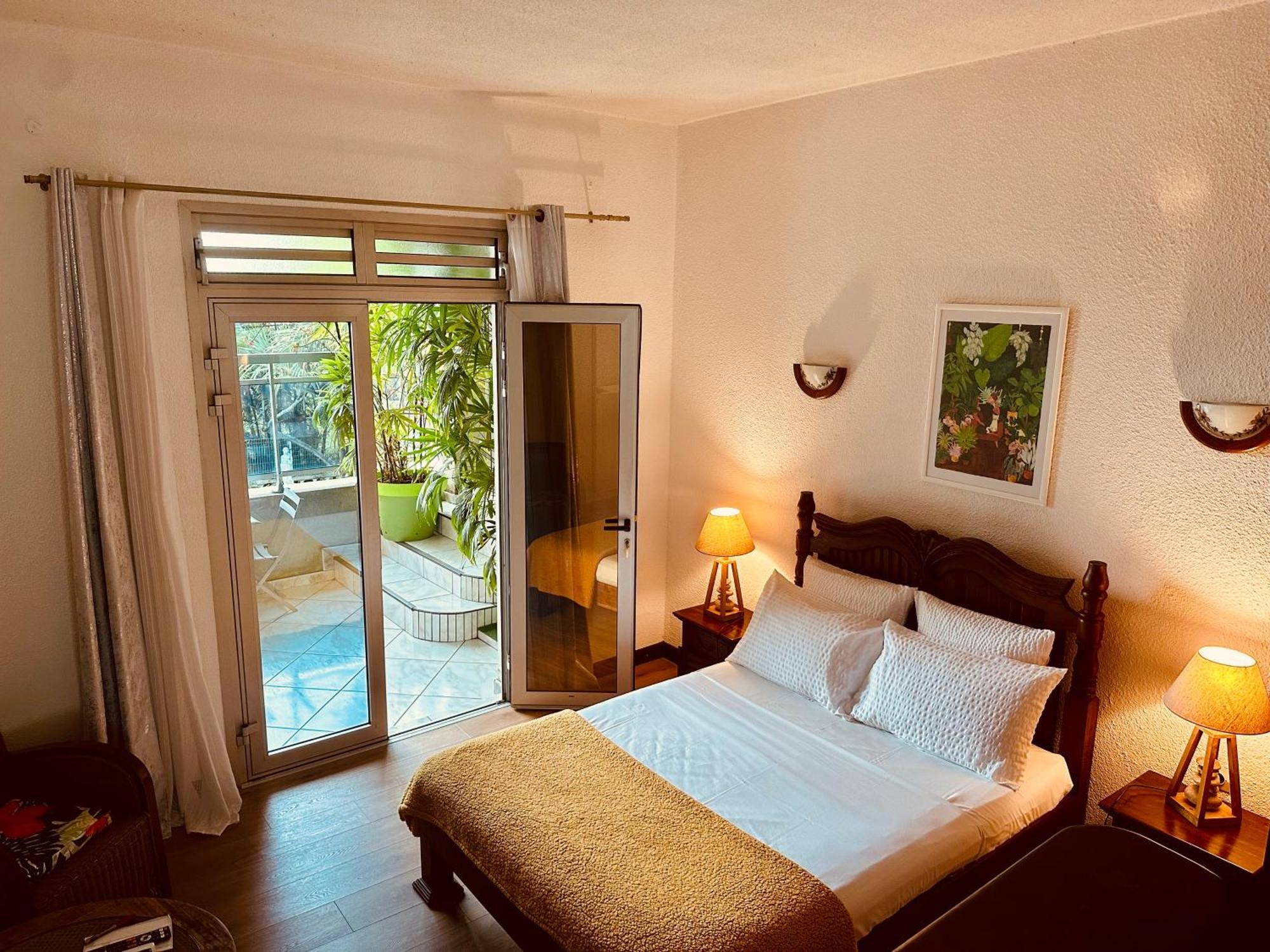 Hotel Residence Le Phoenix Saint Pierre Exterior photo