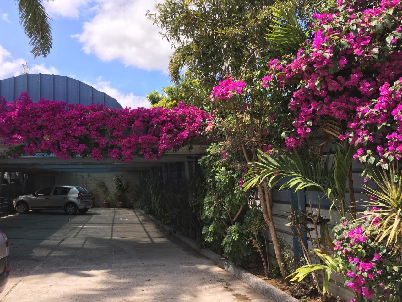 Hotel Residence Le Phoenix Saint Pierre Exterior photo