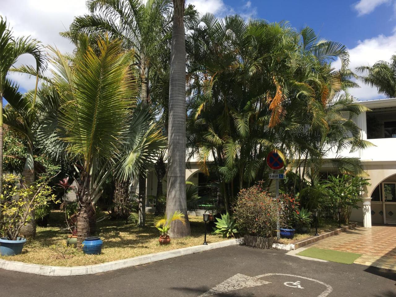 Hotel Residence Le Phoenix Saint Pierre Exterior photo